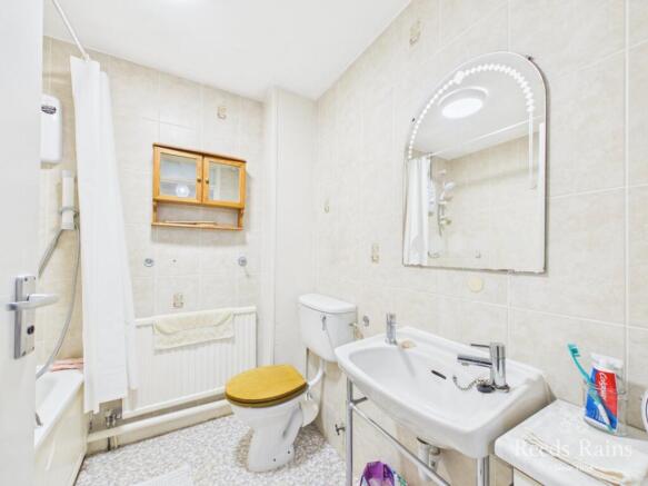 2 bed Apartment for sale Image 8