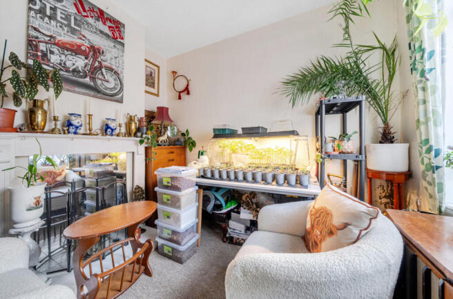 1436629-4-69cec1d...