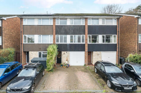 Hall Close, Godalming, Surrey, GU7