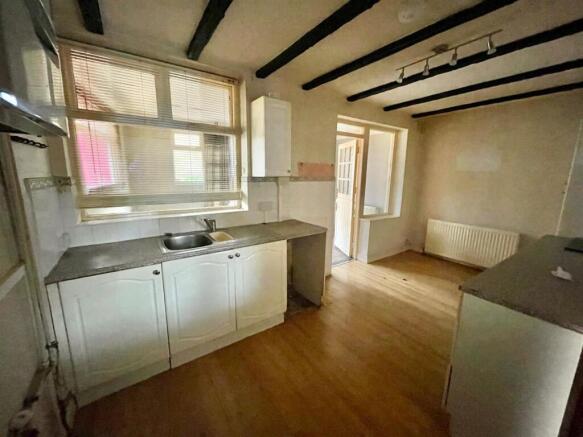 Deepdene 34 Kitchen 2.jpg