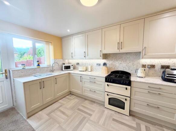3 bed Detached for sale Image 8