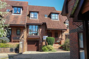8, Langtons Court, Alresford SO24 9UE