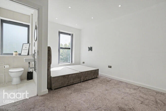 3 bed Town House for sale Image 8