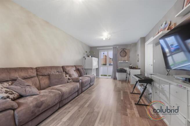 Colburn Way, Grays photo 3