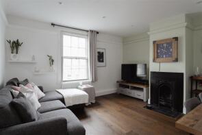 Flat 4, 8 10 Knights Yard, Bell Street, Reigate RH2 7BG
