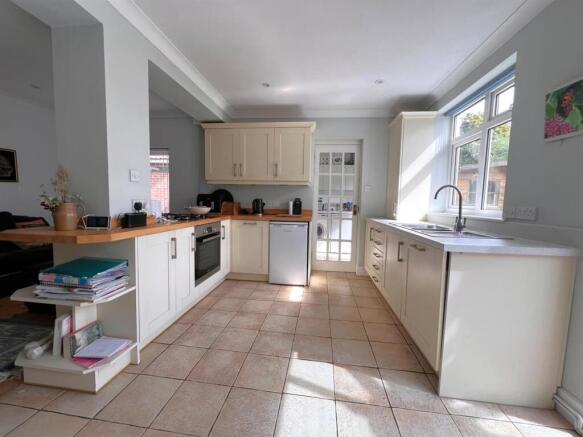 kitchen 2.jpeg