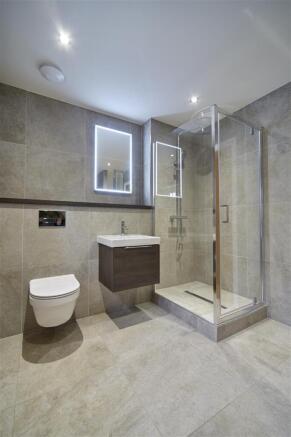 5 bed Detached for sale Image 11