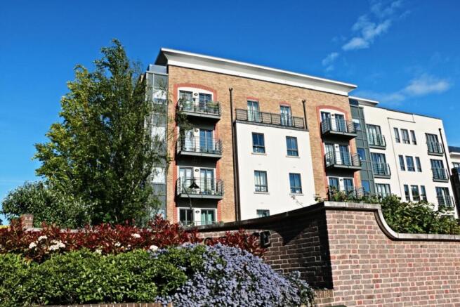 71 Apsley House - Exterior view front