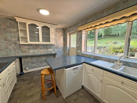 3 bed Flat for sale Image 6