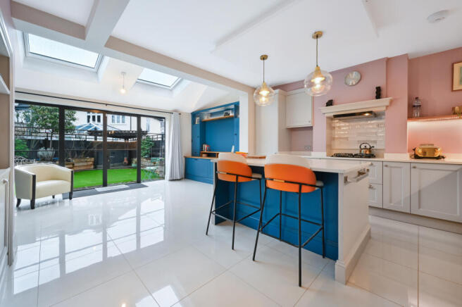 West Wimbledon, Refurbished House, SW20 photo 4