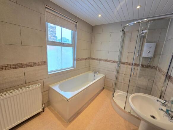 2 bed Maisonette to rent Image 4