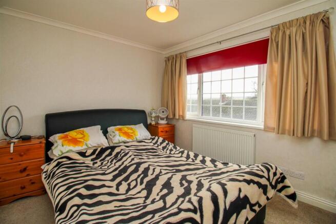 2 bed Semi-Detached for sale Image 8