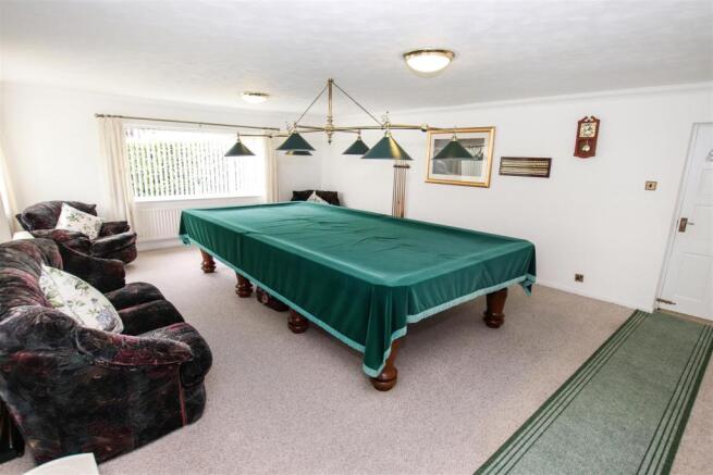SNOOKER ROOM / FAMILY ROOM