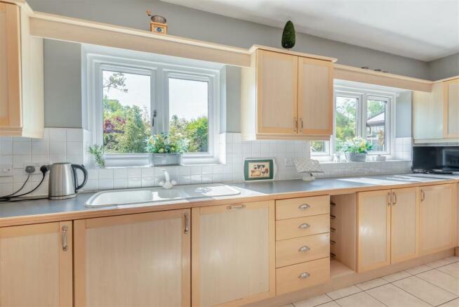 8555122-interior05v.jpg