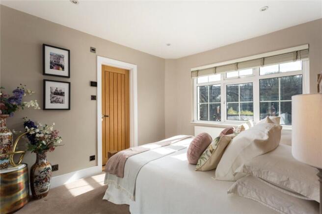 5 bed Detached for sale Image 12