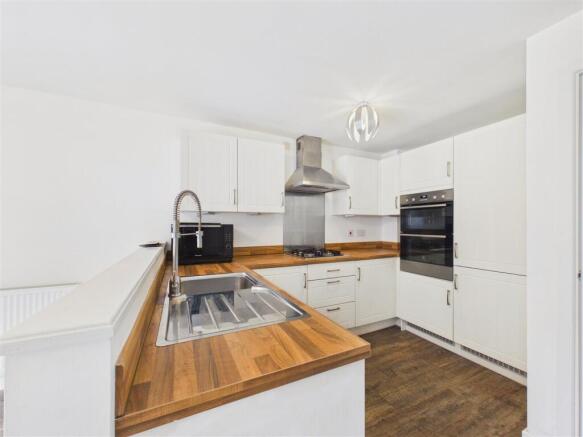 3 bed Town House for sale Image 7