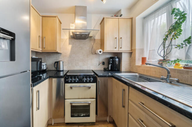 Oak Ridge, West End, Woking, Surrey, GU24 photo 4