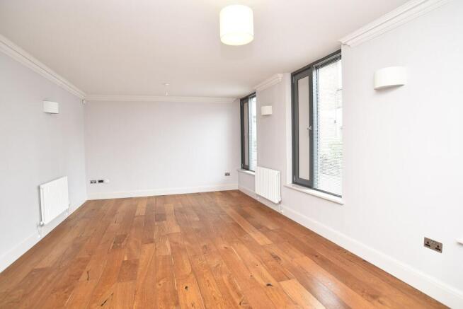 2 bed Flat for sale Image 6