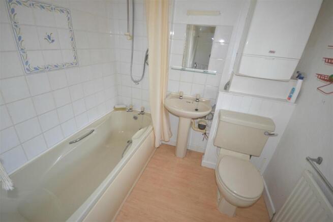 Bathroom a.jpg