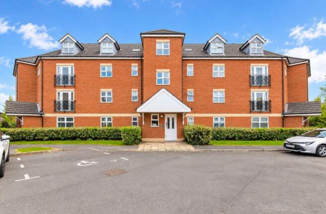 2-bed flat on Palgrave Road, Bedford, MK42, £175,000
