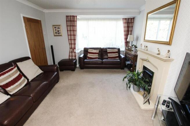 FRONT FACING LOUNGE