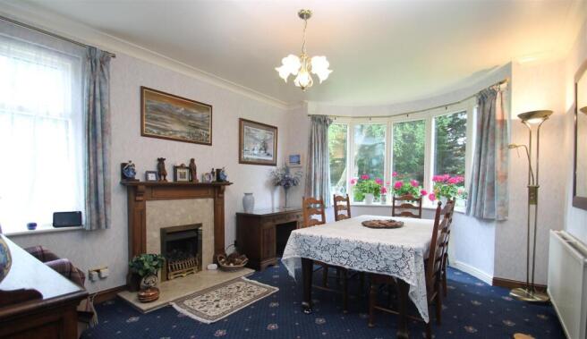 5 bed Detached for sale Image 11