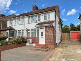 44, Riverdene, Edgware HA8 9TD