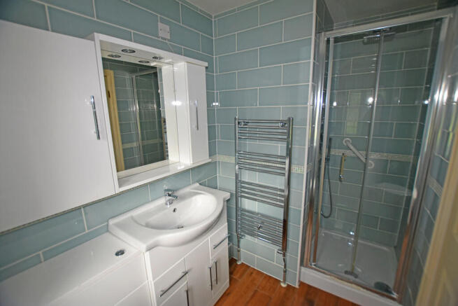 4 bed Detached to rent Image 7