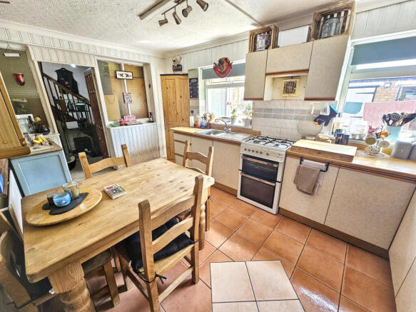 Kitchen (2)