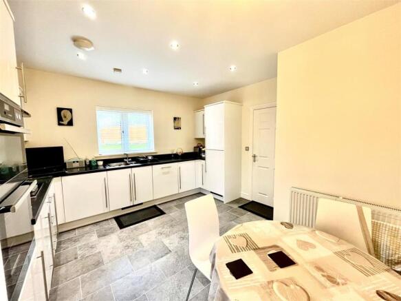 Kitchen/Dining Room