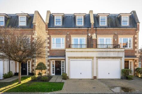 Lincoln Grove, Weybridge, KT13