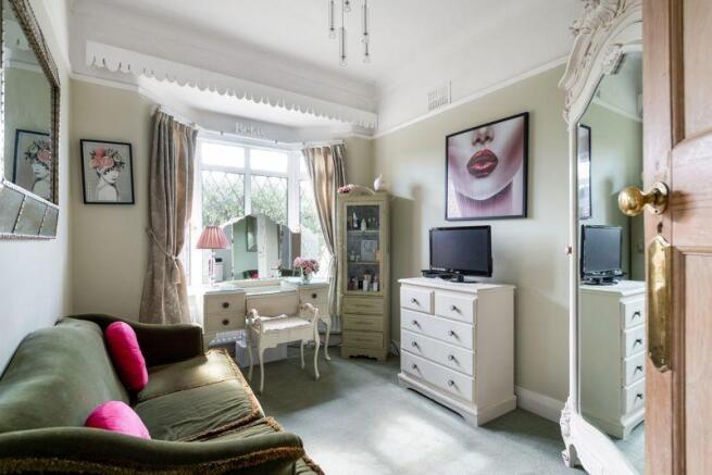 BEDROOM/STUDY