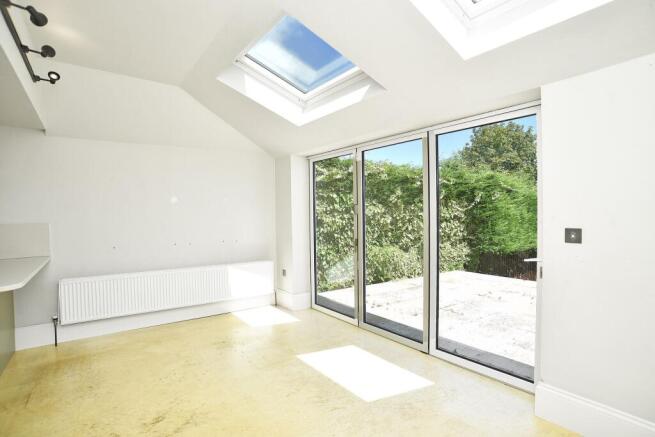 4 bed Semi-Detached for sale Image 8