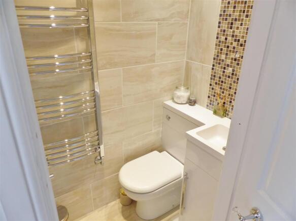 SHOWER ROOM
