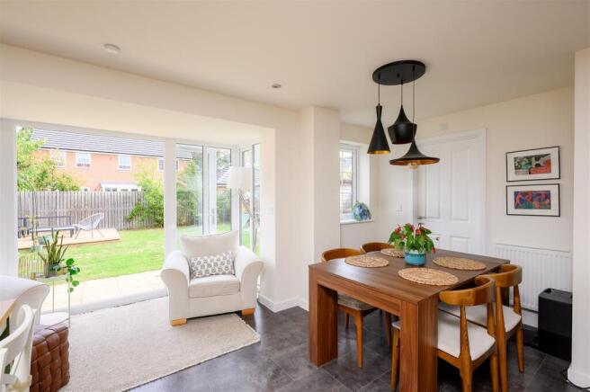 4 bed Detached for sale Image 3