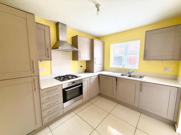 3 bed Semi-Detached for sale Image 4