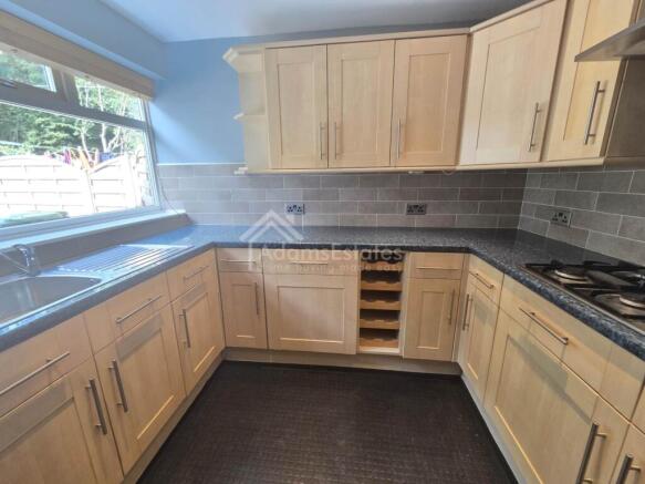 3 bed Town House for sale Image 3