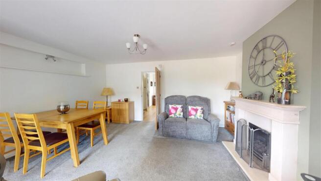 4 bed Semi-Detached for sale Image 4