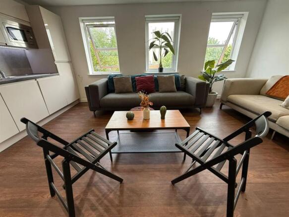 6 bed Apartment to rent Image 10