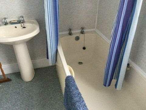 BATHROOM/WC