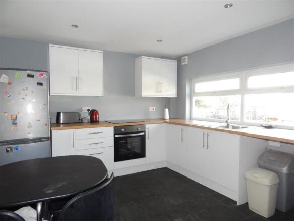 KITCHEN/BREAKFAST RO