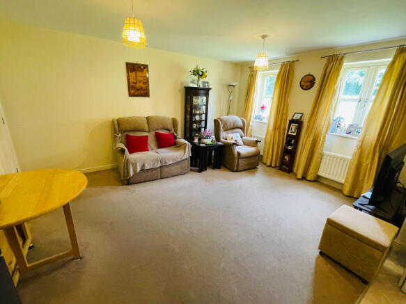 2 bed Ground Flat for sale Image 6
