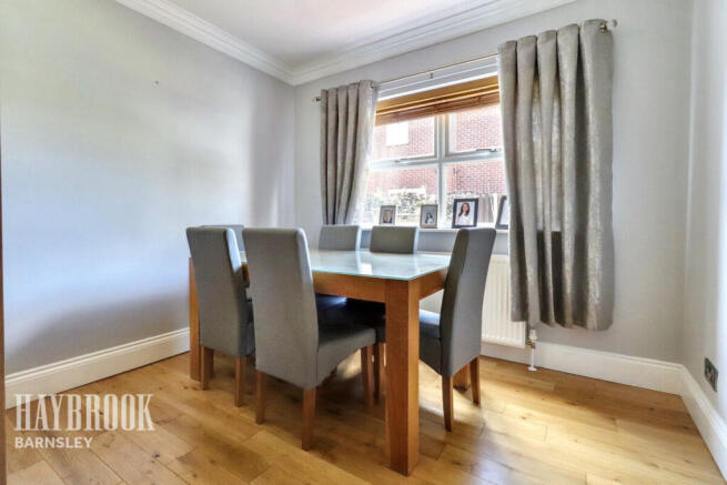 4 bed Detached for sale Image 5