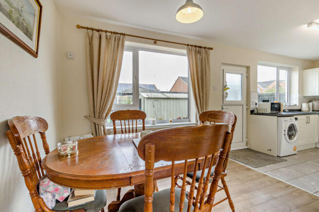 3 bed Semi-Detached for sale Image 7