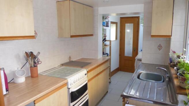 KITCHEN/ UTILITY ROOM