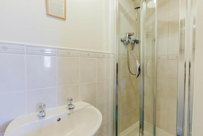 En-suite shower r...