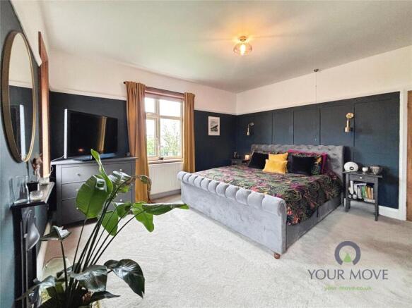 5 bed Detached for sale Image 8
