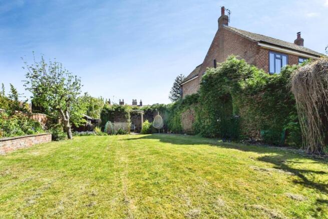 4 bed Detached for sale Image 5