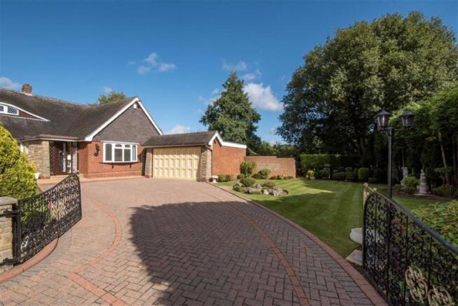 DETACHED GARAGE