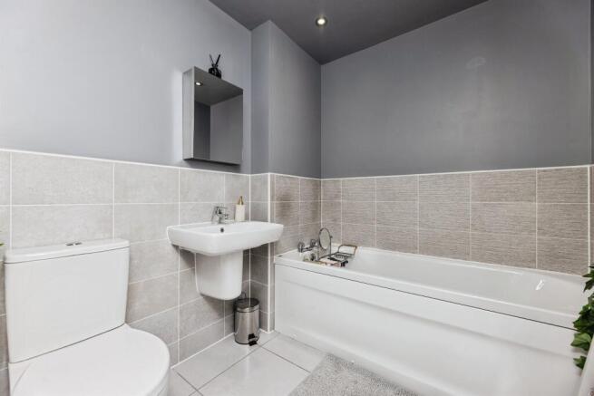 3 bed Semi-Detached for sale Image 6